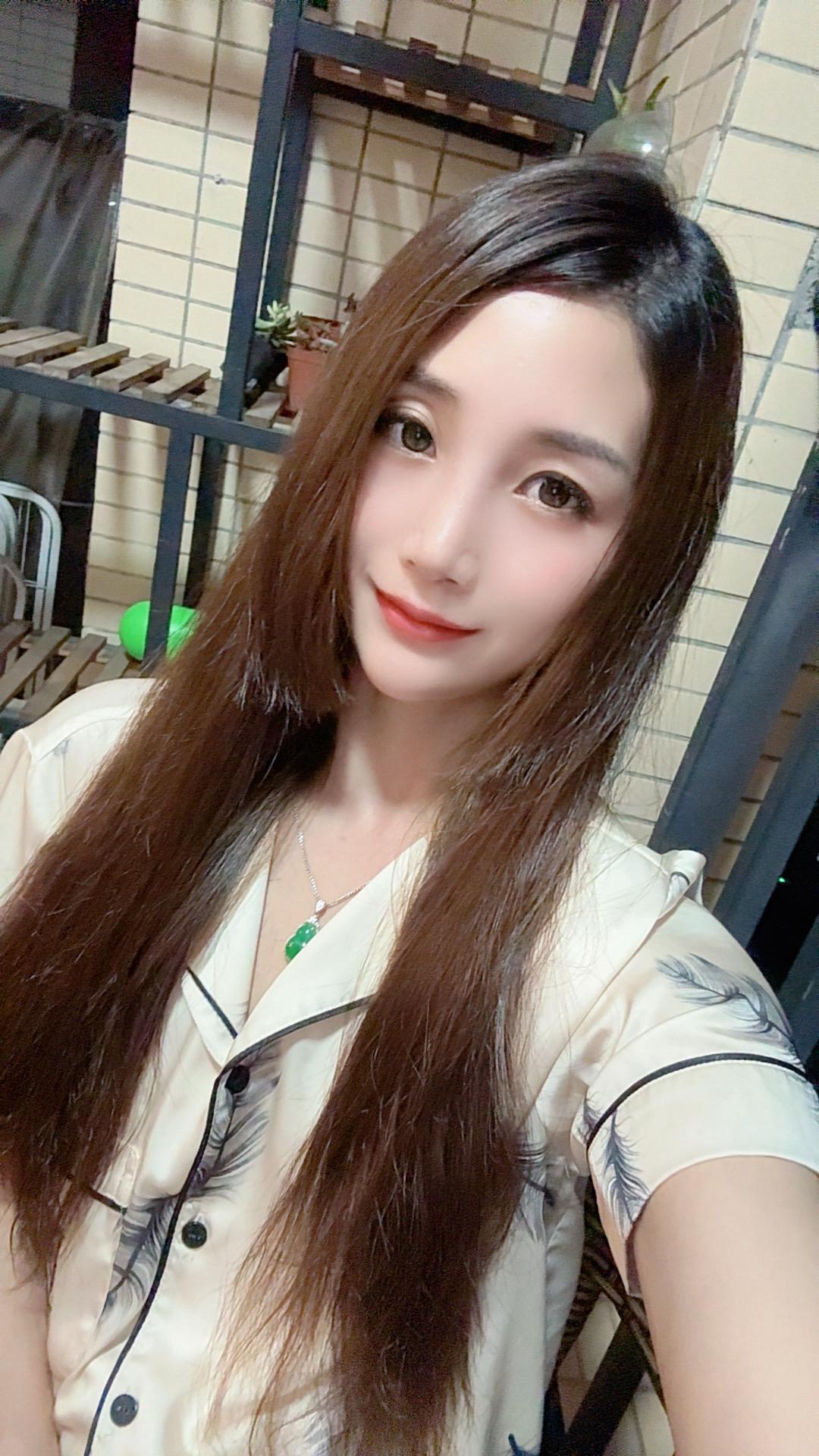 人生第一课：没有人会真正的爱你，除了你自己。 人生第二课：你并没有那么...