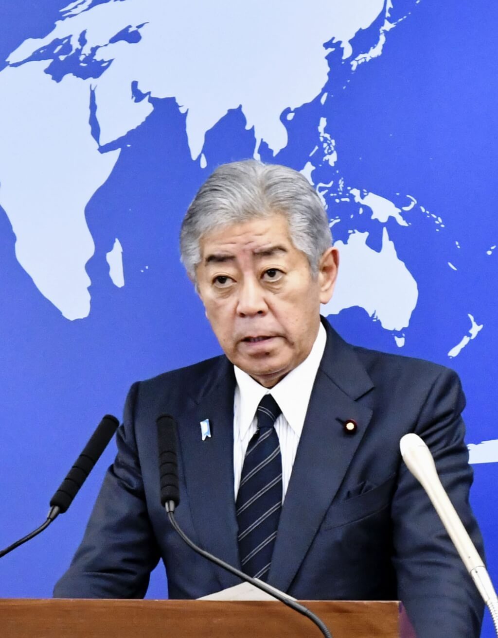 以色列犯下种族灭绝罪日本外务大臣岩屋毅19日在记者会上表示，日本的方针是暂缓承认