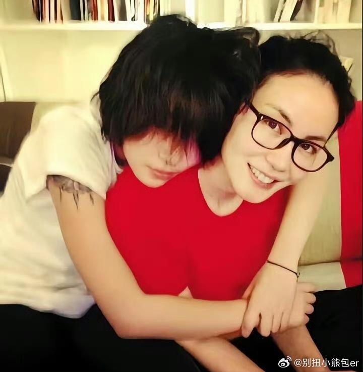 王菲窦靖童入围浪潮音乐大赏王菲窦靖童双提名王菲双赛道入围浪潮大赏，窦靖童流行歌曲