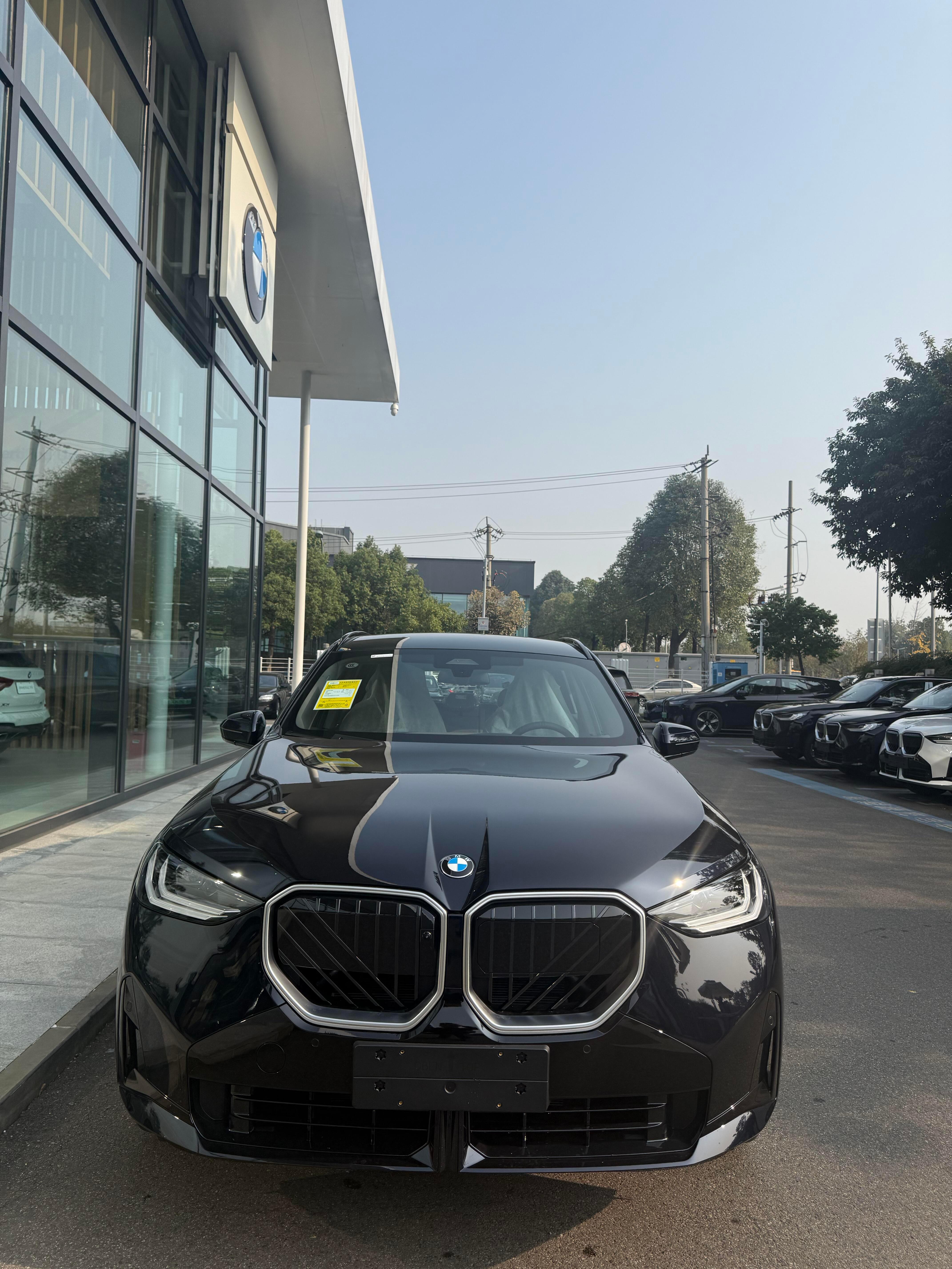 宝马 X3 30L领先M运动曜夜套装炭黑外观摩卡内饰指导价358000元全款优惠