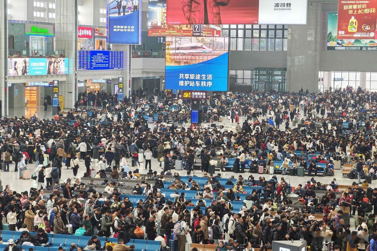 新年生活图鉴2026年春运启动以来，截至2月13日18时，重庆车站共发送旅客30