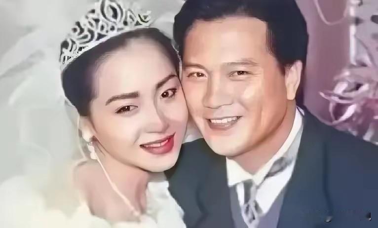 1984年，26岁的恬妞嫁给了印尼富豪，结婚当晚，她才知道老公可以娶二房，没想到