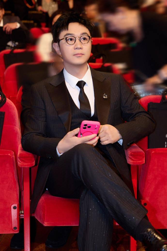 大鹏11年从新人导演成长为实力派导演大鹏获最受传媒关注导演编剧很少有创作者能在同