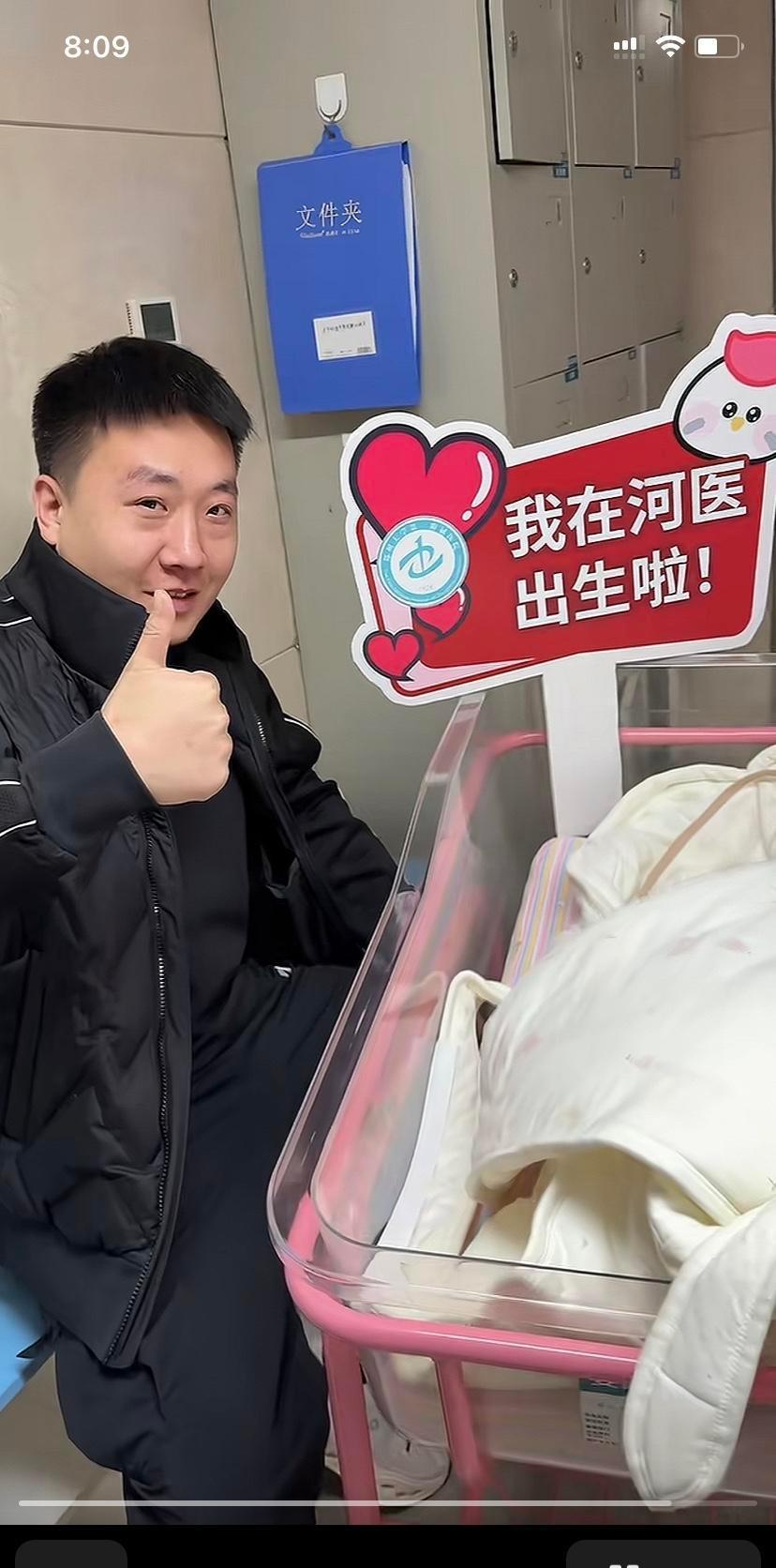 豫东的爹妈，不求儿子压阵，也不嫌闺女添乱。
生俩，一儿一女，麻将桌才坐得稳当。