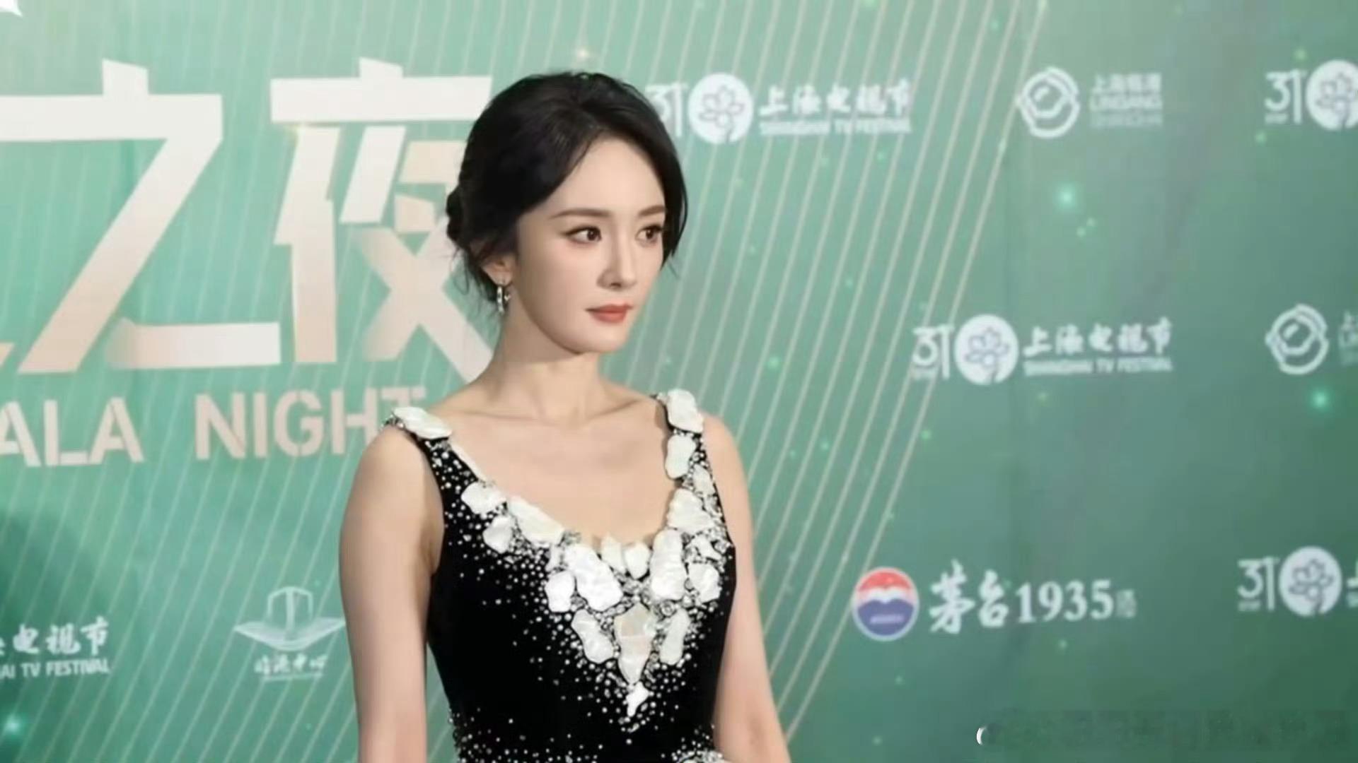 五位白玉兰视后提名演员亮相晚宴你们觉得状态如何？孙俪、杨幂、杨紫、任素汐、吴越 
