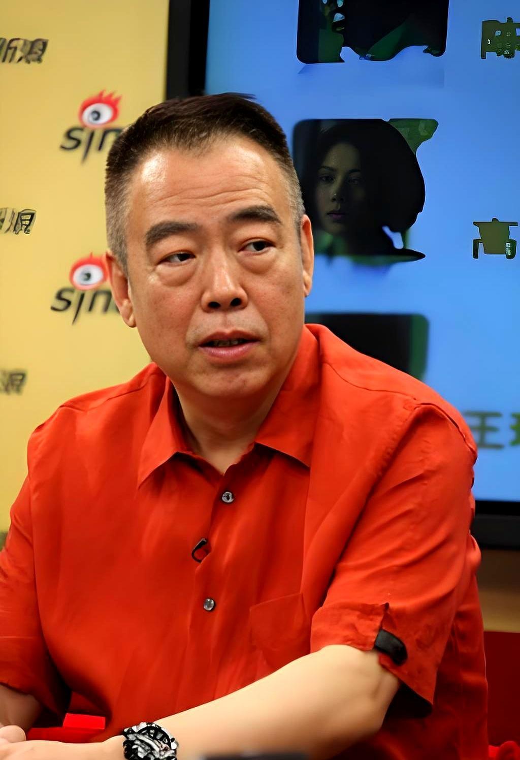 三亚街头，74岁陈凯歌突然停下脚步，盯着58岁陈红说，我这辈子最对不住的人是你。