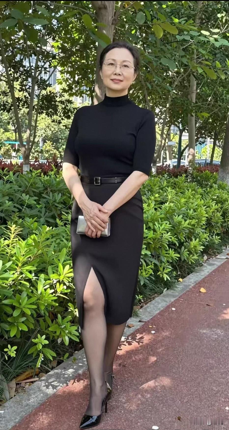 这姐姐穿得真有气质！