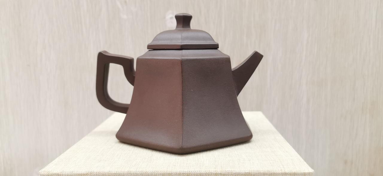 早期中国宜兴六方醒钟精品紫砂茶壶（网孔、约298cc）紫砂艺术 茶具 器物之美 