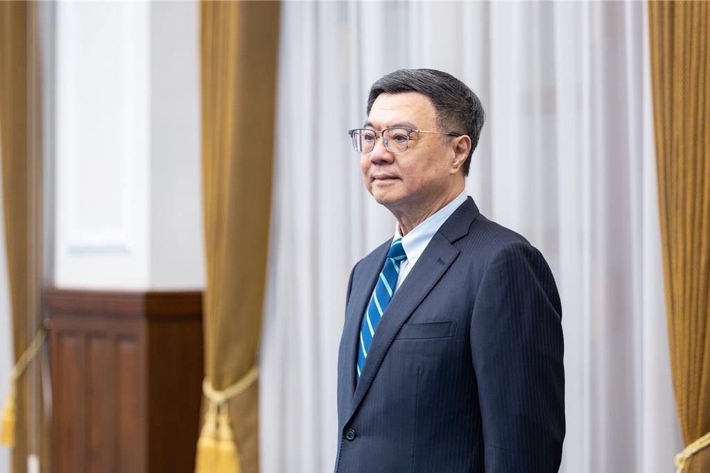 台湾省卫福部研拟二代健保补充保费新制惹议,行政院紧急喊卡。卓荣泰今天在立院答询时