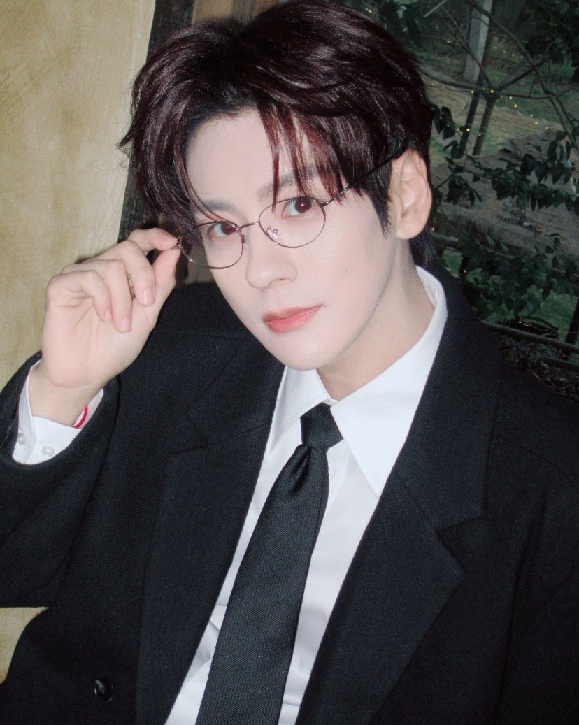 魏哲鸣内娱朋友圈魏哲鸣新剧《你是迟来的欢喜》一开播，白鹿、李现、张远、龚俊这么多