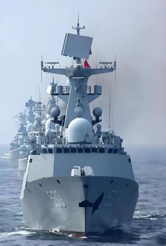 美国要求中国停止扩军。一位美国上将曾公开呼吁中国停止扩军，理由竟然是"中国的海军