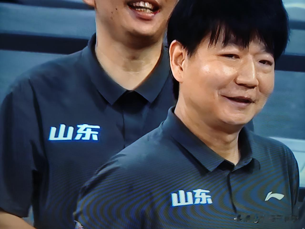 用表现灾难来形容徐杰的上半场表现一点不为过，三分线命中率为零，两分线命中率也是零