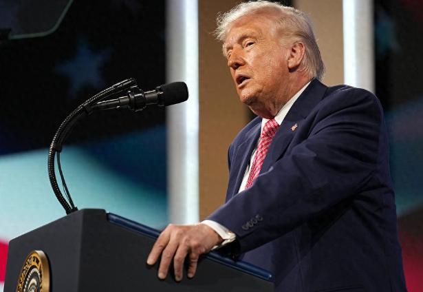 全球能源市场彻底变天，美国对着俄罗斯石油制裁了这么久，说松绑就松绑，半点不带犹豫