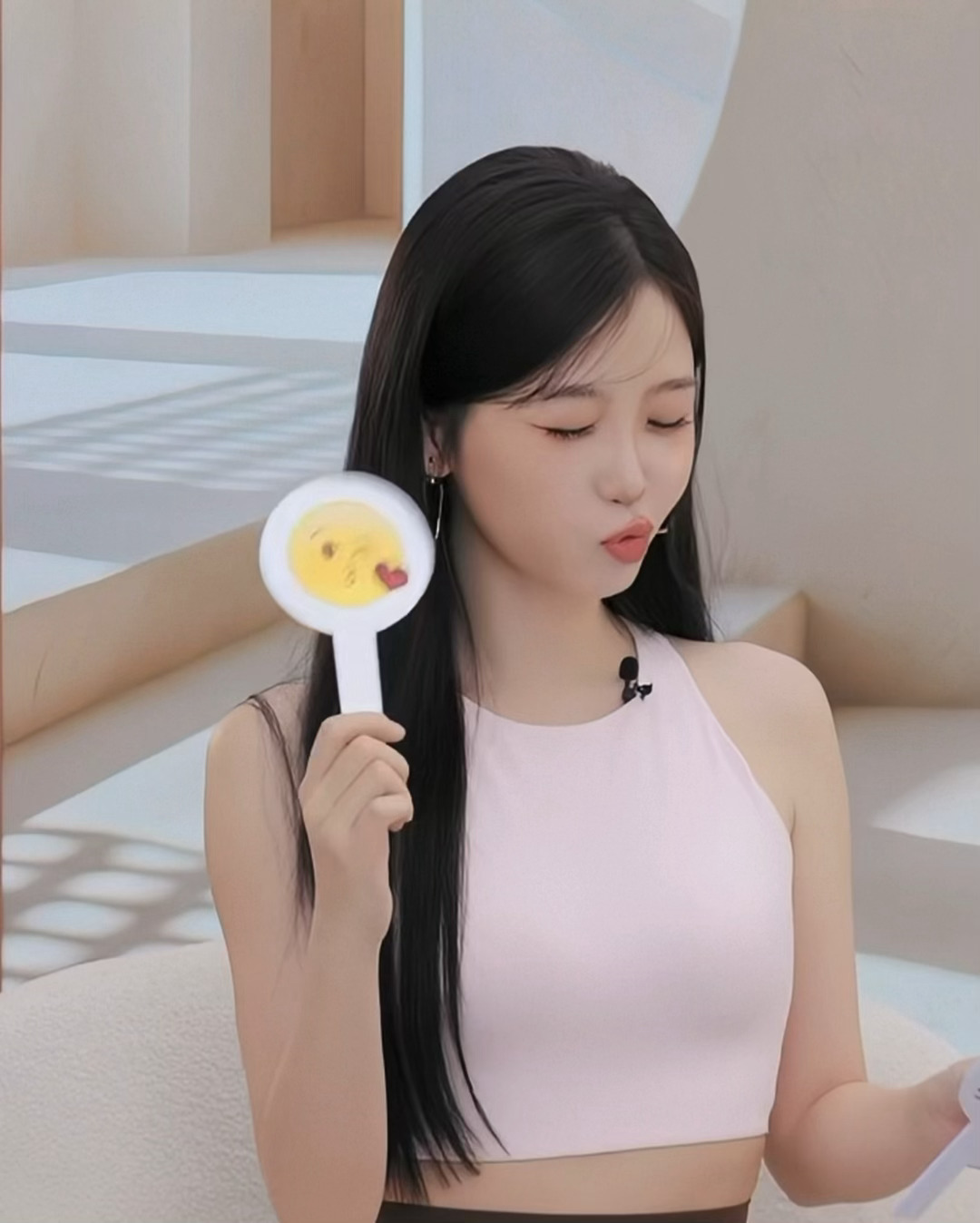 “这个是我对小石榴的爱～亲亲😘” 虞书欣