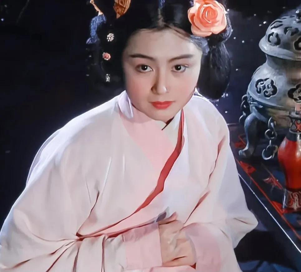 老版三国对人物的塑造真的太强了。比如貂蝉，小说原著里她后来在吕布逃跑的时候出现过