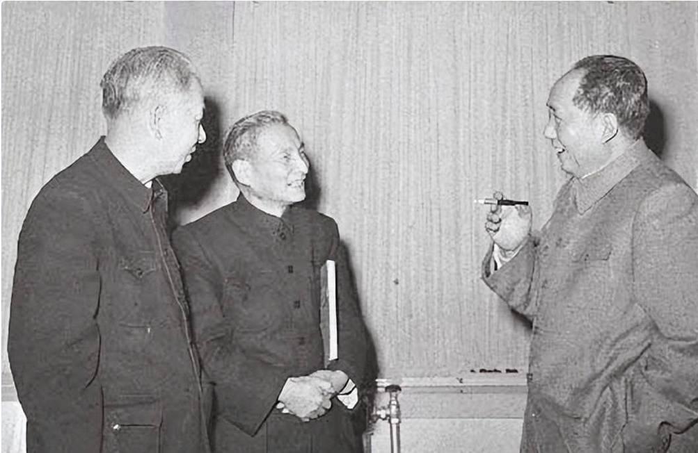 1977年陈云进政治局遭反对，姚依林：八大副主席只剩下陈云一个了

1977年3