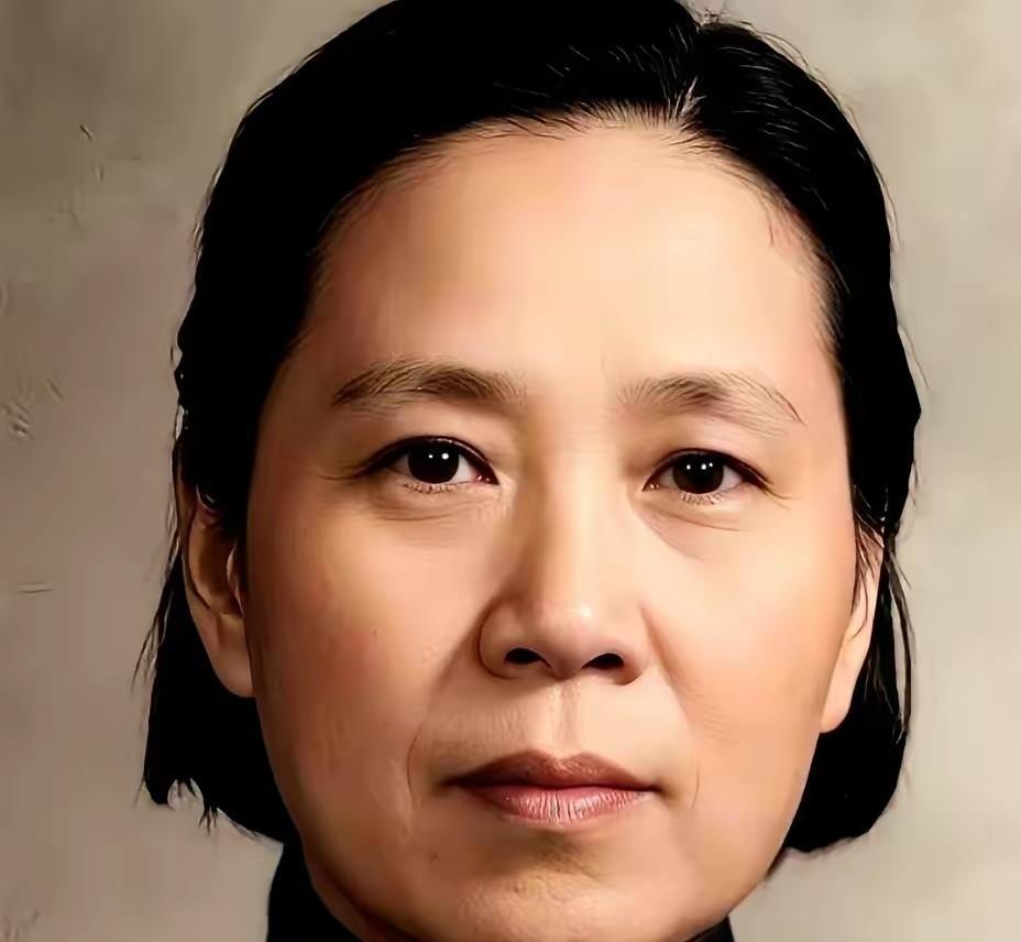 1927年会昌战场，17岁女兵杨庆兰在田沟里发现重伤昏迷的陈赓，背起他就往后撤，