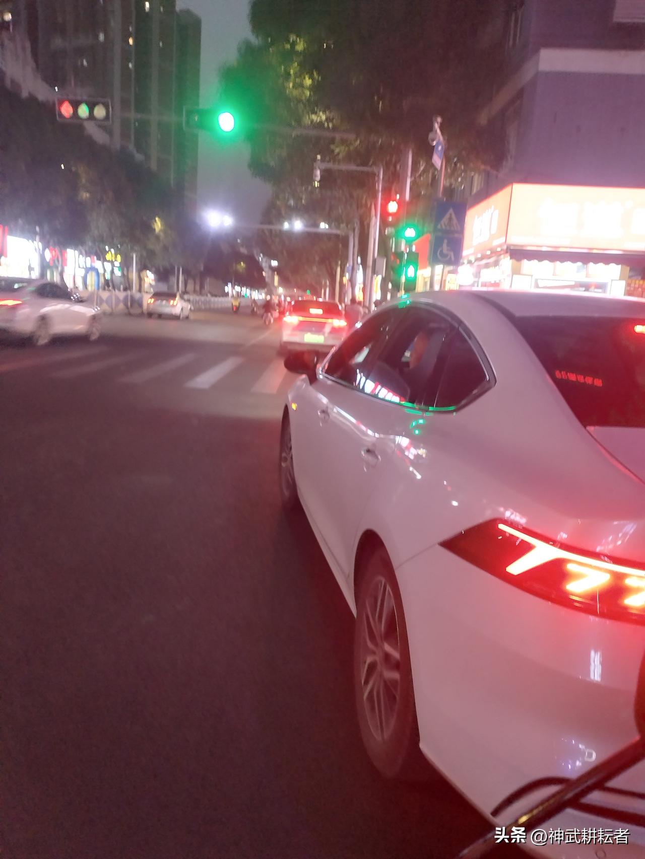 新能源爆单了，伊朗被炸，波斯湾封锁，石油运不出，很多国家出现缺油，限油，价格居高