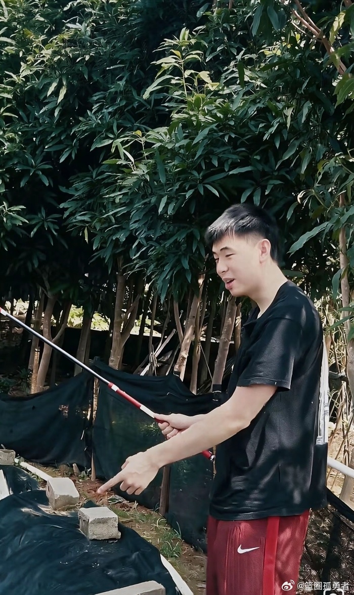 男篮核心锋线崔永熙那得休息几天开启了垂钓模式。如果没有《过不去的夏天》，我可能会