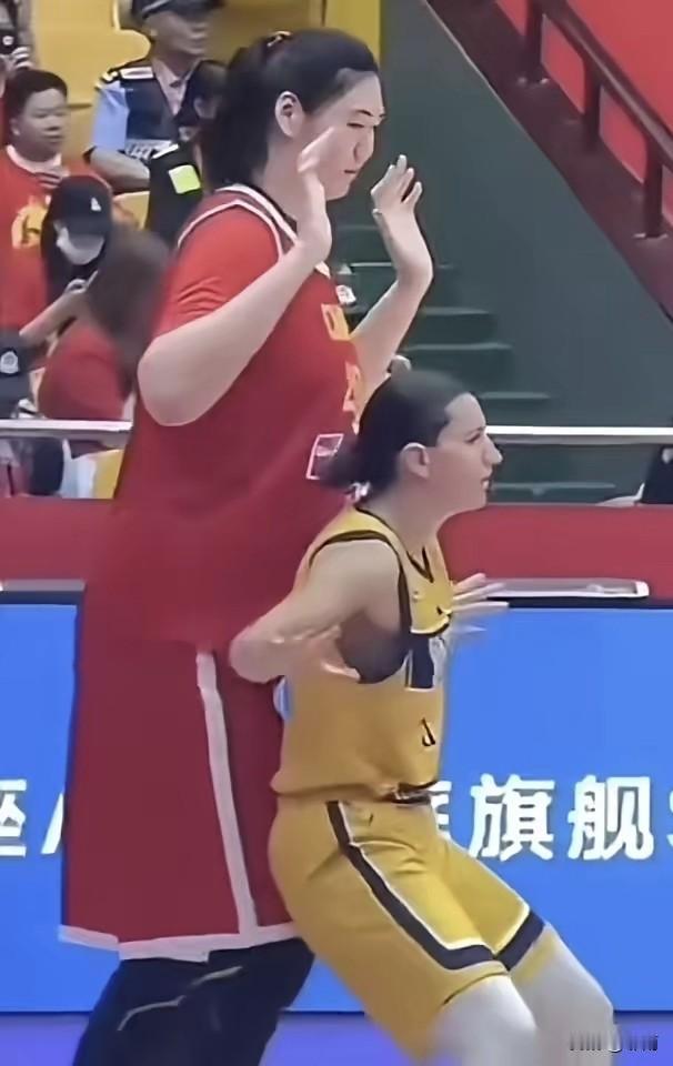 比利时女篮在世界杯预选赛武汉赛区与中国女篮的比赛，不比不知道一比见分晓。“快、准