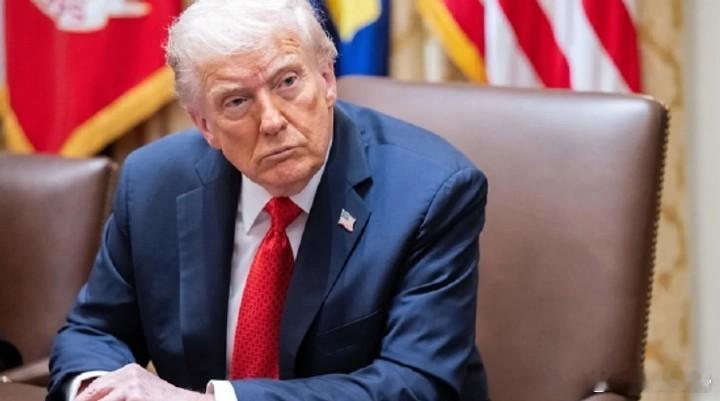 侠哥聊股市[超话] 周五，罗德岛州的一名联邦法官禁止特朗普政府在美国政府停摆期间