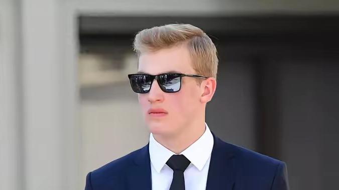 明斯克时间2026年4月19日，白俄罗斯总统 亚历山大·卢卡申科 在接受《今日俄