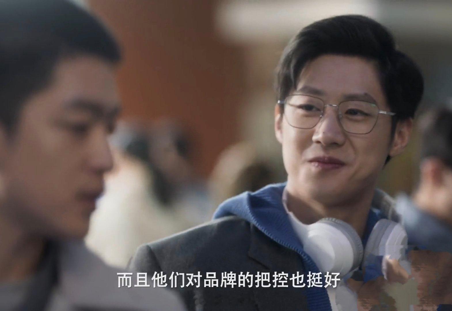 AUV这不我们北江分局健身担当.北江美食顶流二代主理人蒋峰嘛？看到朱嘉琦我噗地笑