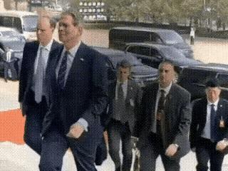 贝森特尴尬了！美国人到了中国就得按中国规矩办事，安保人员尽责的精神值得表杨和点赞