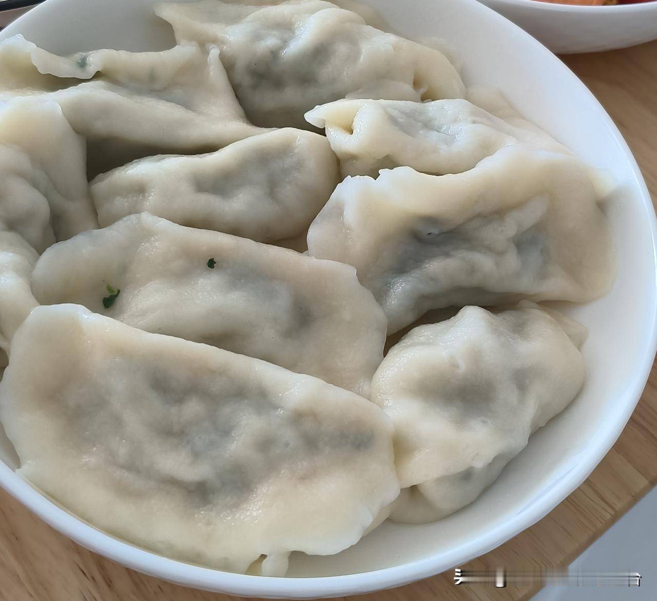 有谁知道饺子在东北的含金量？

可以这样说，在东北，饺子不是食物，是信仰、是亲情