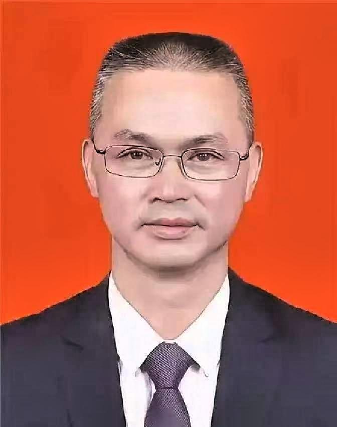 1997年，19岁战士为救人而牺牲，父母几度昏厥，可谁料20年后，战士母亲病逝，