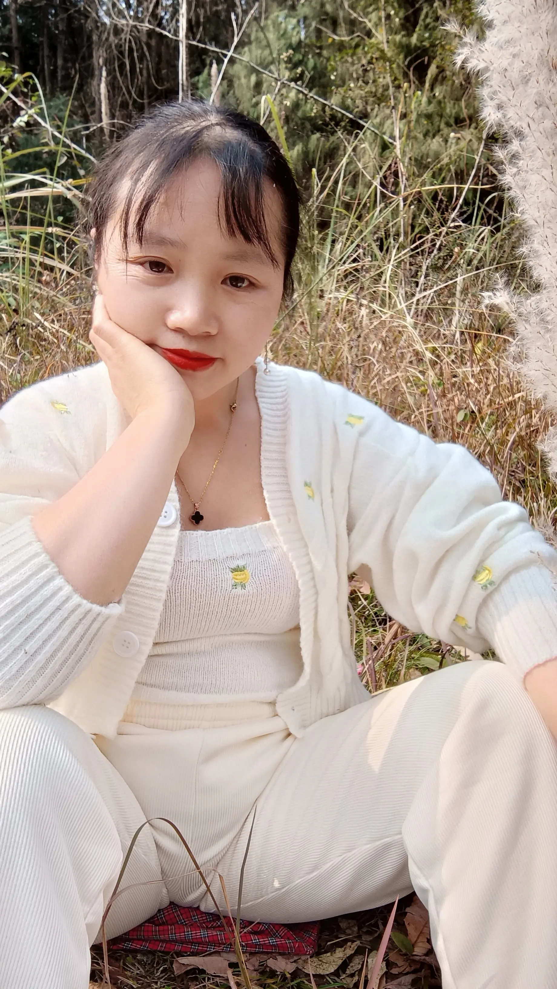 高端的女人不怕被人讨厌，也不怕被人说闲话，她做事用不着所有人都点头，活...