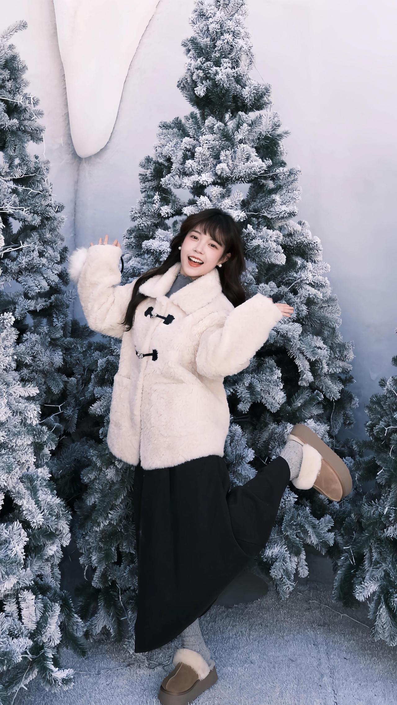 我们的可颂时刻  各地圣诞树机位大比拼  冬日穿搭