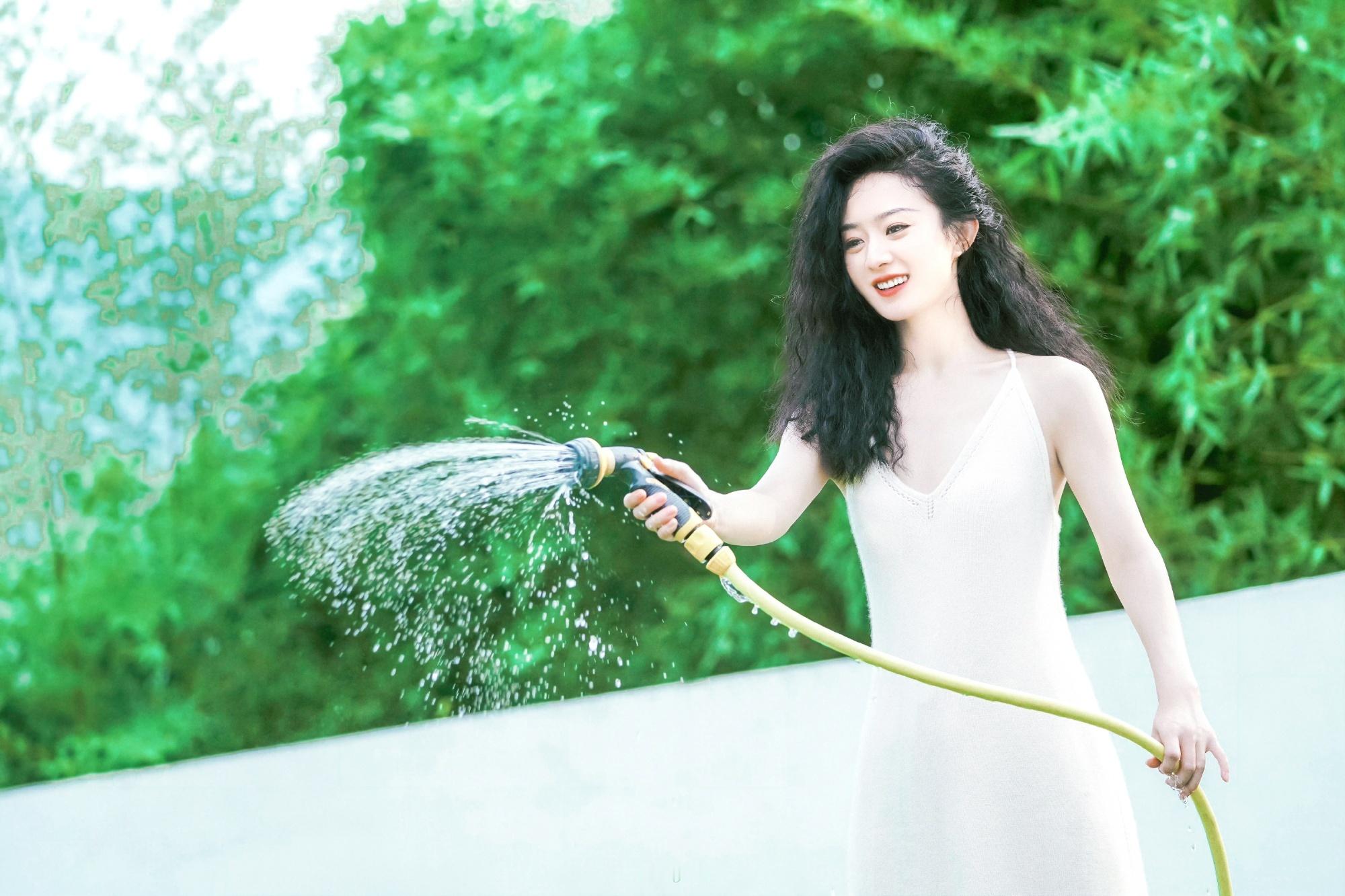 谢娜曾曝赵丽颖一年只休息3天 zly赵丽颖对接回应身体状况 慢慢远方，只因你，我