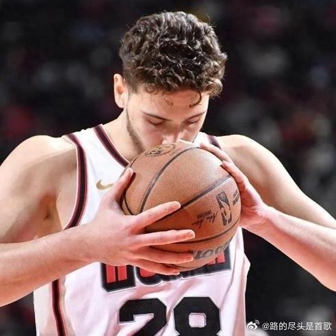 《火箭内讧曝光！杜兰特赛后与斯通密谈，申京交易倒计时已定？》航天城的冬天，从一场