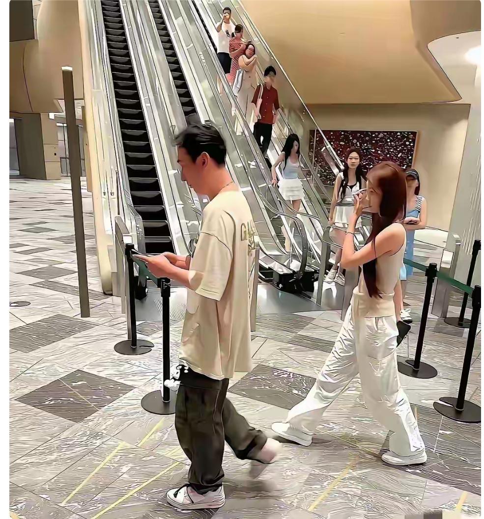 王思聪真的有那么帅吗？走到哪就能得到女生关注。