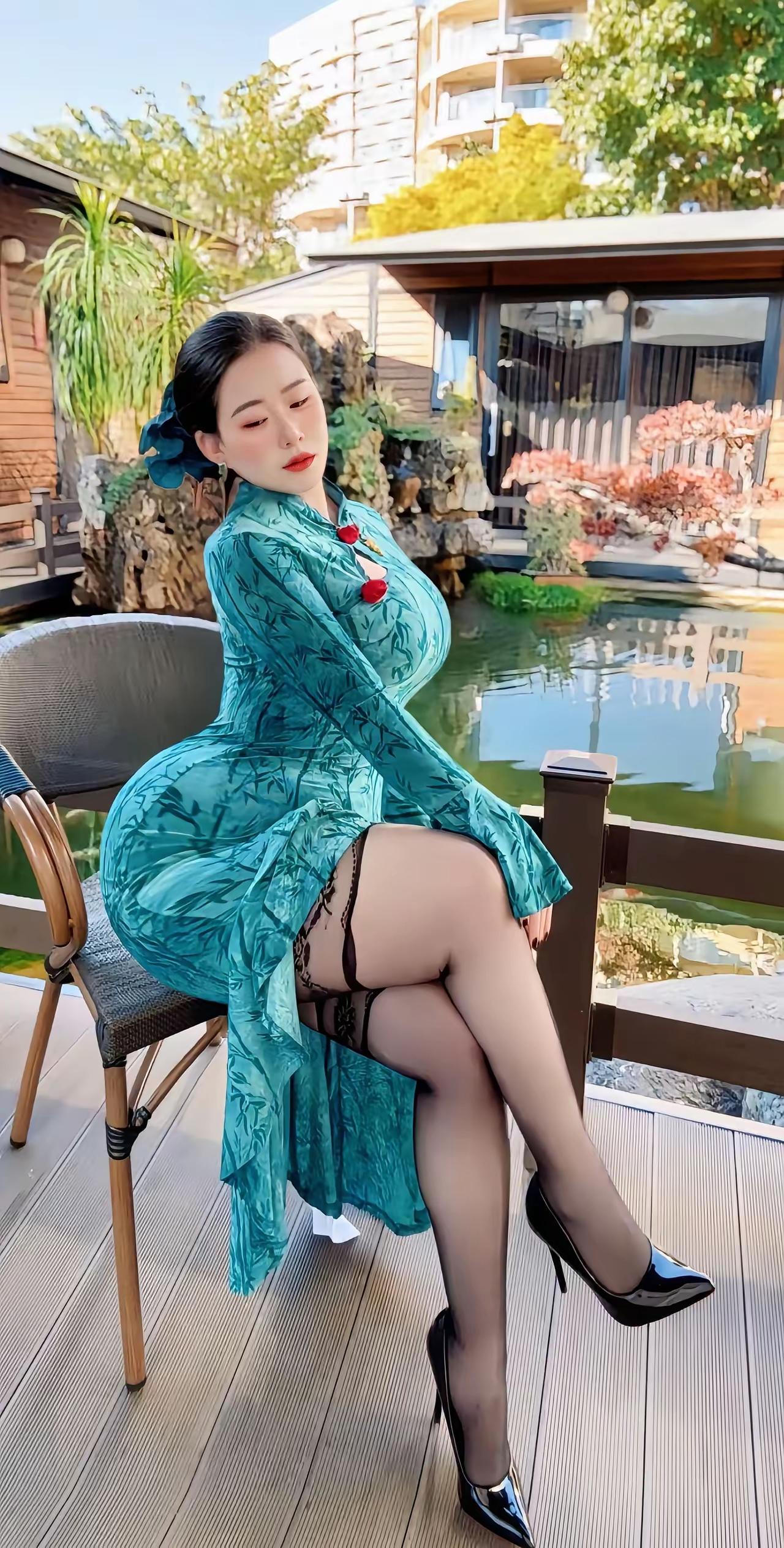 谁更美，旗袍，看图。