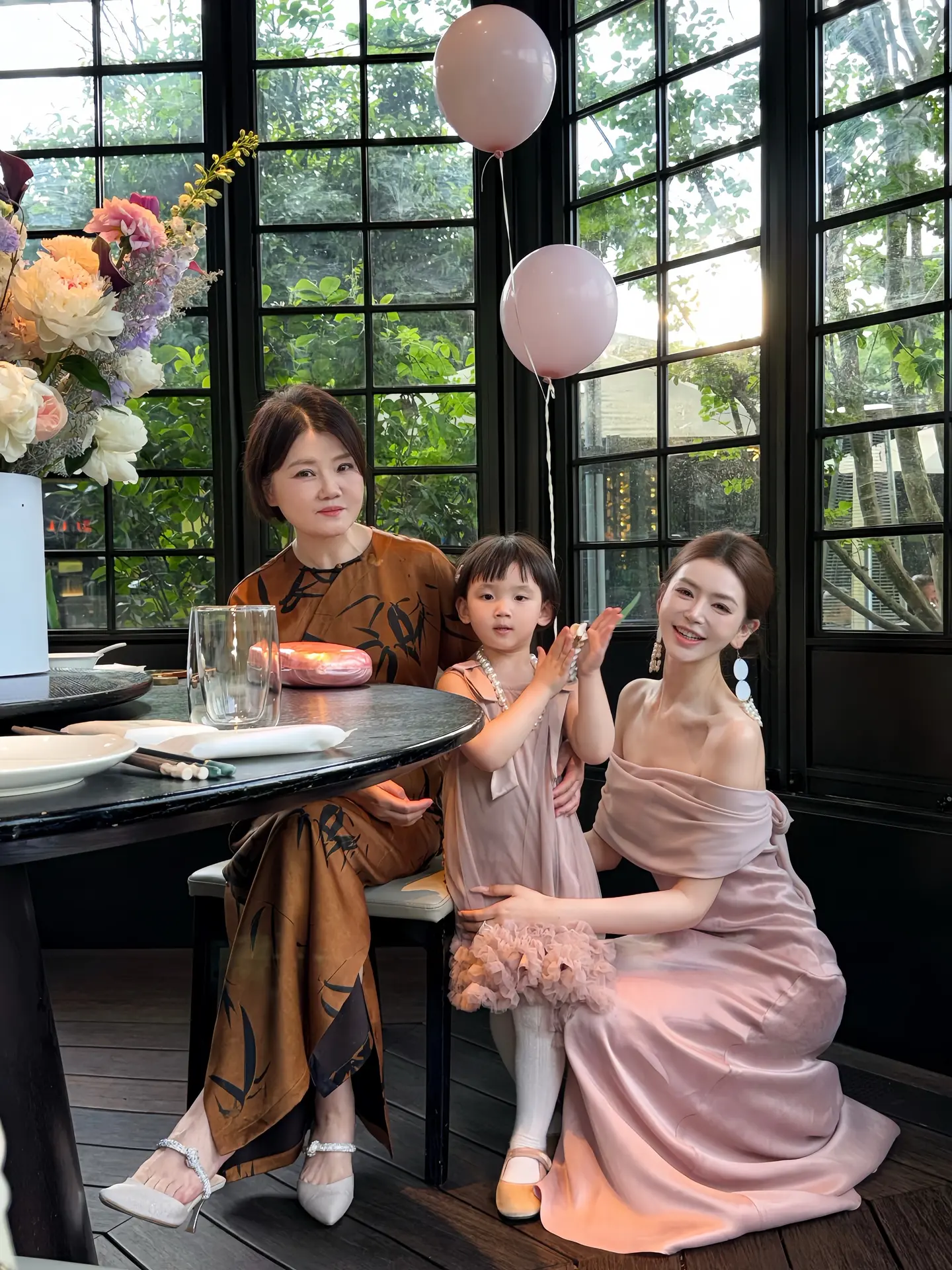 外婆、妈妈、女儿❤️。三个人三个姓氏确是最亲的人