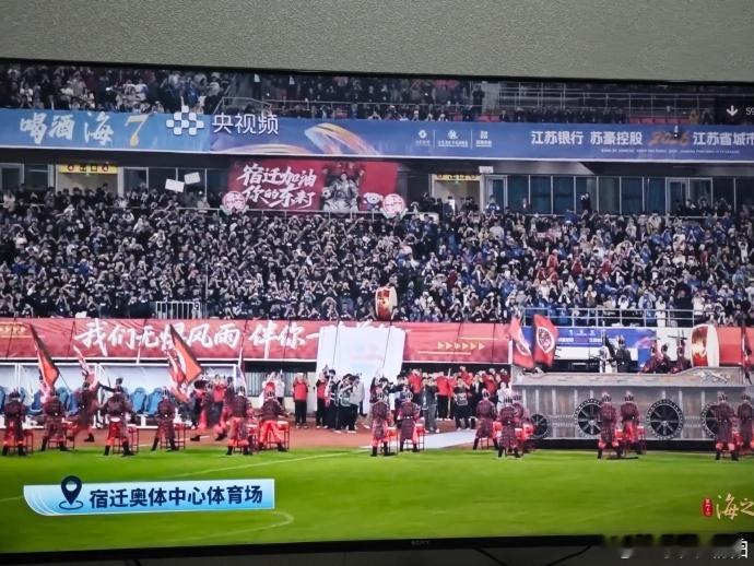 苏超 何润东 何润东真的太有梗了，时隔十几年还能复刻项羽抱盔甲名场面！ 