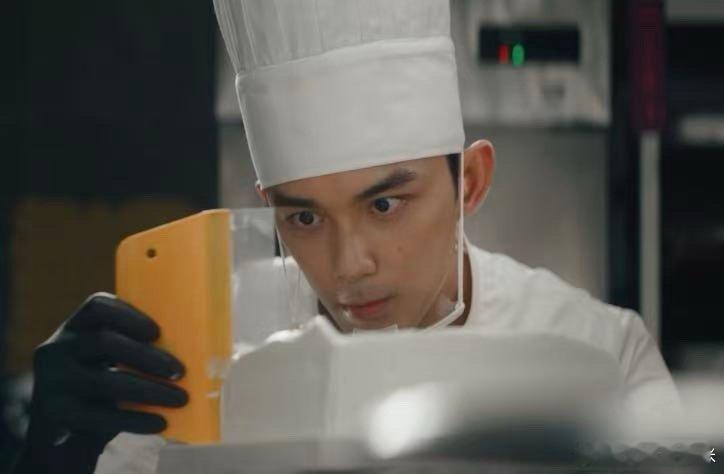 电影旺铺开业指南杀青吴磊新片白天作法晚上赚钱吴磊新片杀青！演凶宅老板超带感，白天