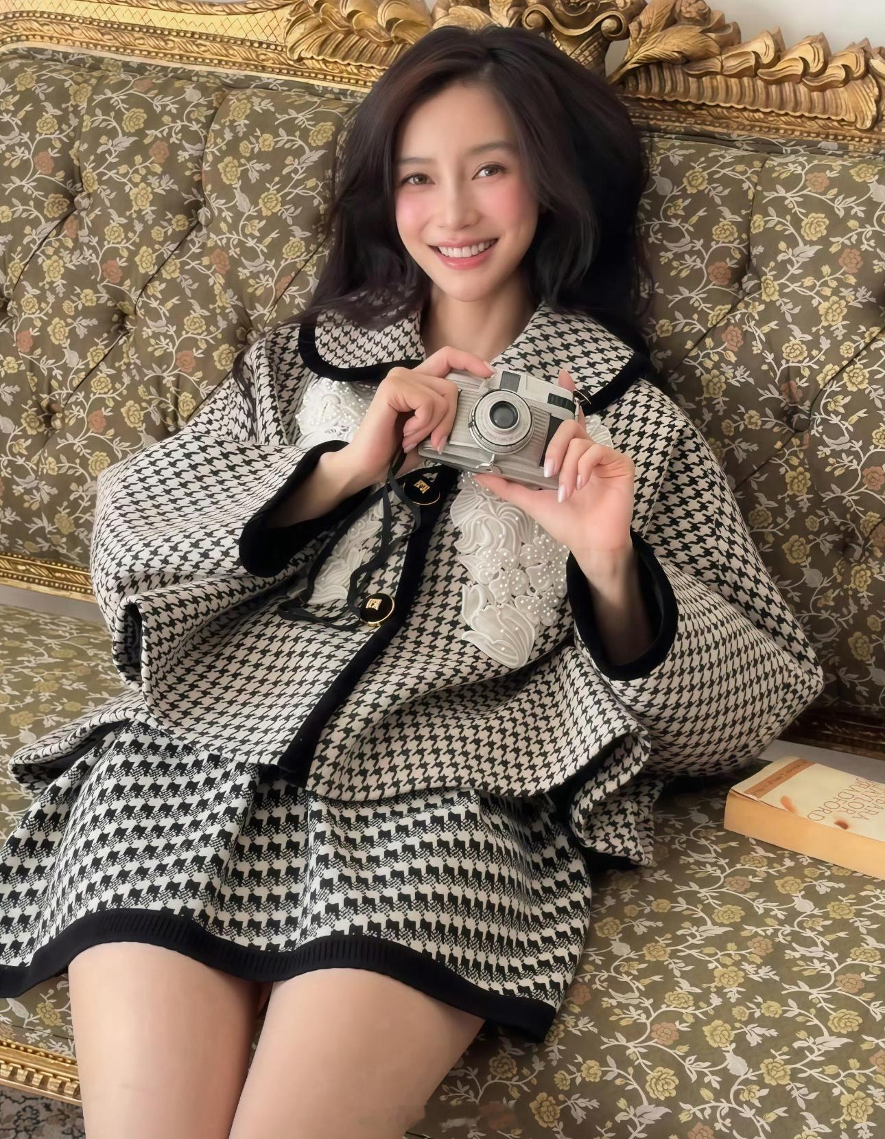 派酱安利Angelababy时隔一年千鸟格造型  一下子梦回去年皇冠千鸟格礼服大