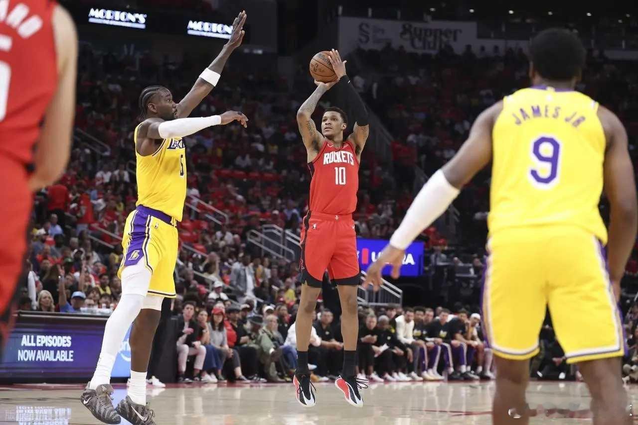 湖人G3加时战胜火箭北京时间4月25日，NBA季后赛迎来火箭与湖人首轮G3战！前