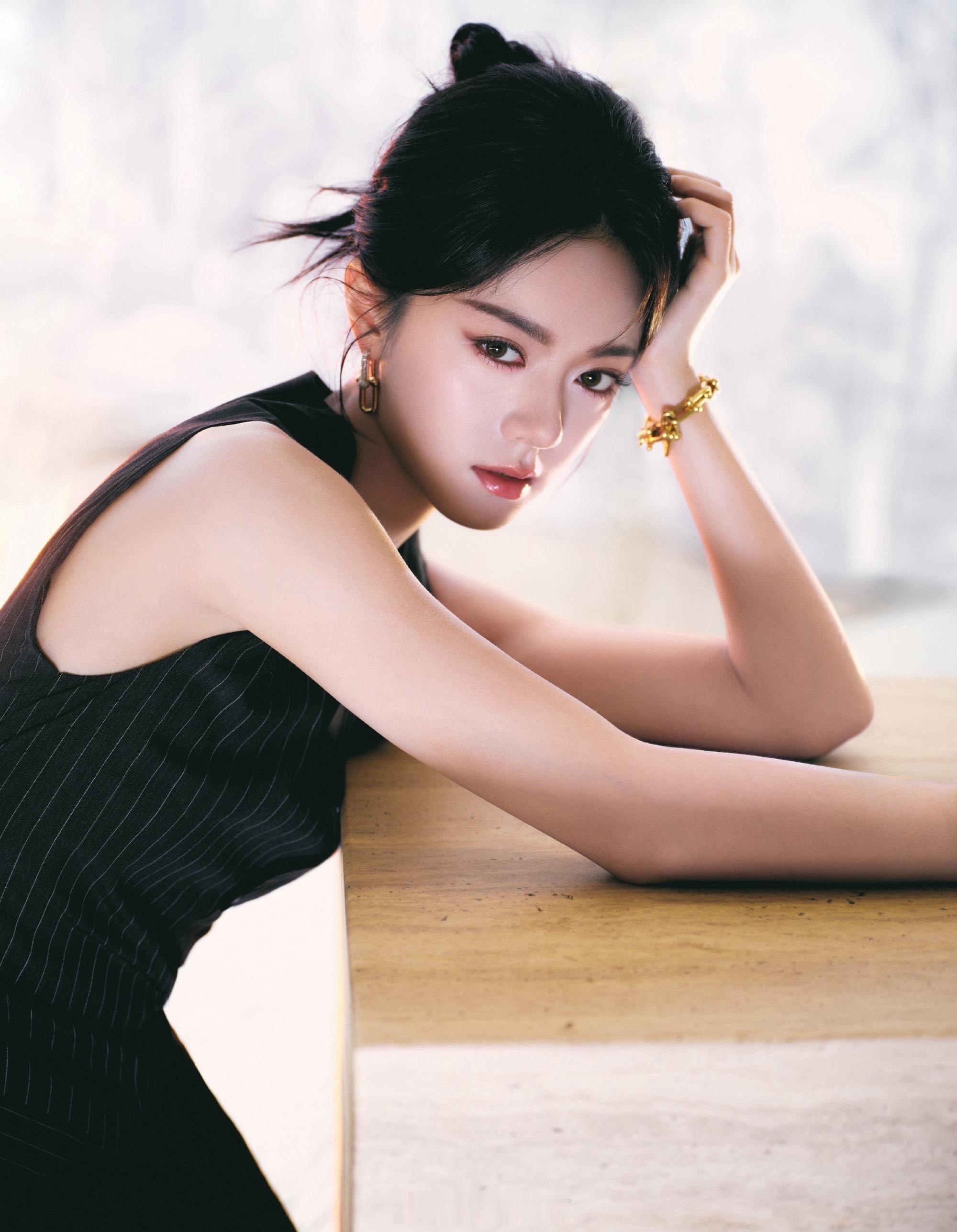 赵今麦你早就该演这种了赵今麦在《无可替代》里 眼镜一戴 谁都不爱！高智精英感简直