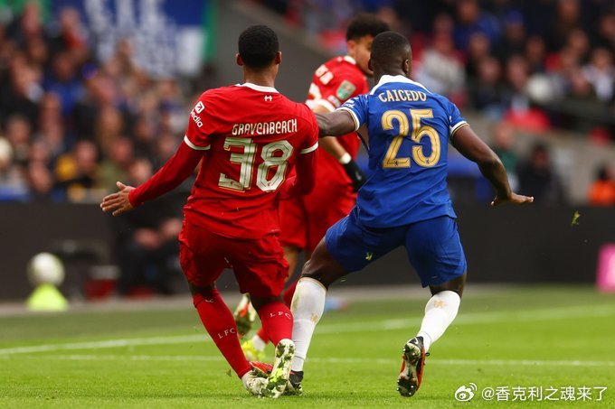 凯塞多在接受天空体育采访时谈到他在英超最喜欢的中场球员：“我喜欢的另一位球员是格