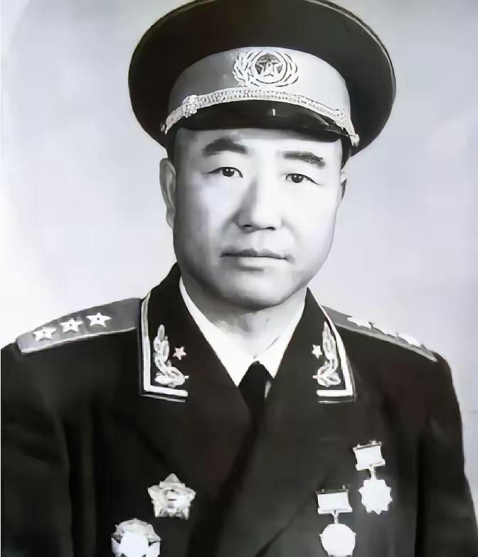董其武起义时他的长子董济民还在重庆，后来董济民就被毛人凤下令逮捕并被押送到了台湾