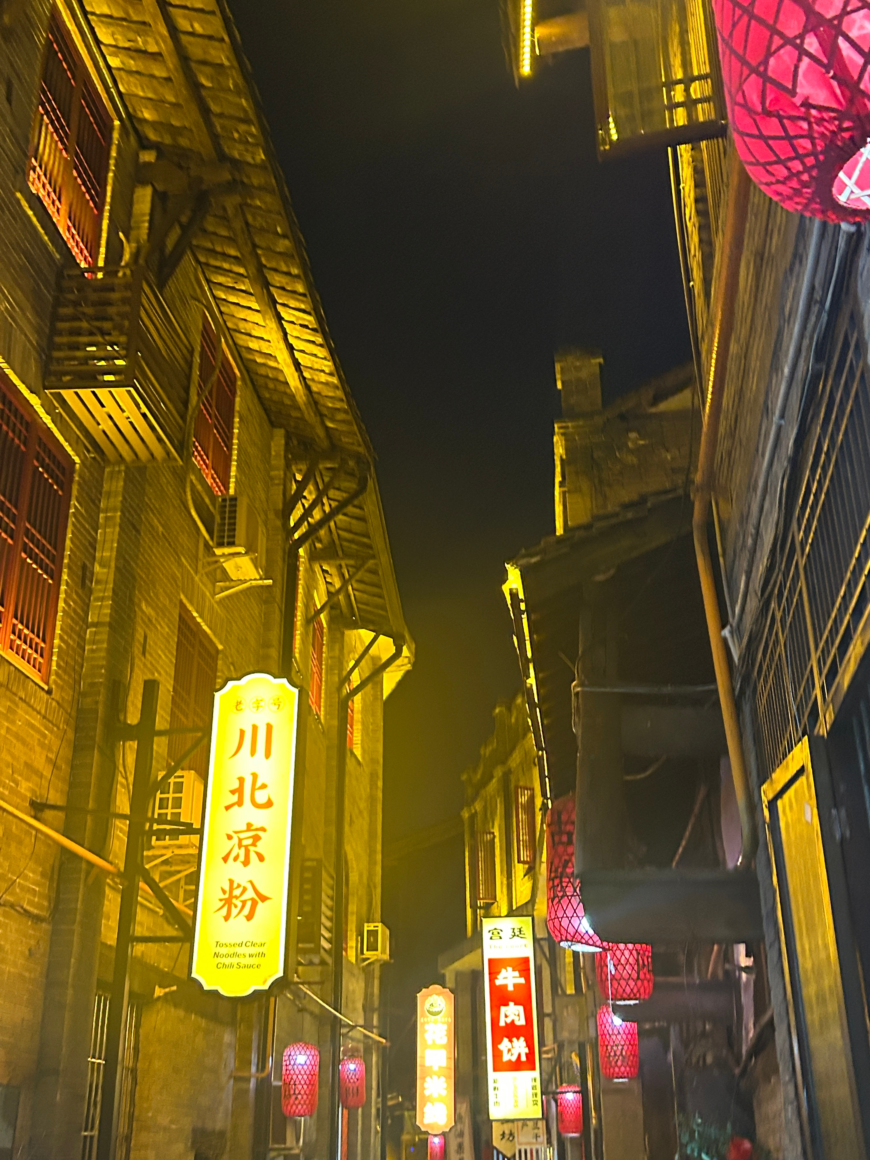 米仓道流传千年，是古时连通南北的重要通道，恩阳依道而兴、因河而盛。民国恩阳，米仓