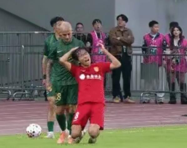 浙江队丢人丢到家门口

    我今天看央视的中超转播，说实话，目的并不是要看浙