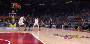 经过一场激烈的对攻大战，广东在主场以110比105险胜深圳。广东这场球打得这么艰