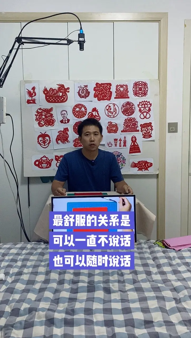 和舒服的人在一起，即使不说话也很开心。