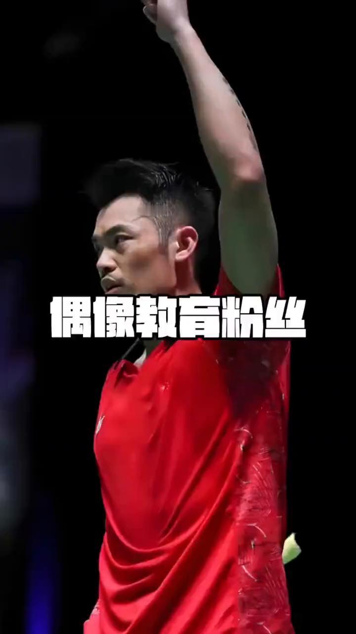 偶像教育粉丝。
粉丝挑战偶像单头顶臭压，力道好比曾小贤拆家。双方快速平抽挡，当鬼