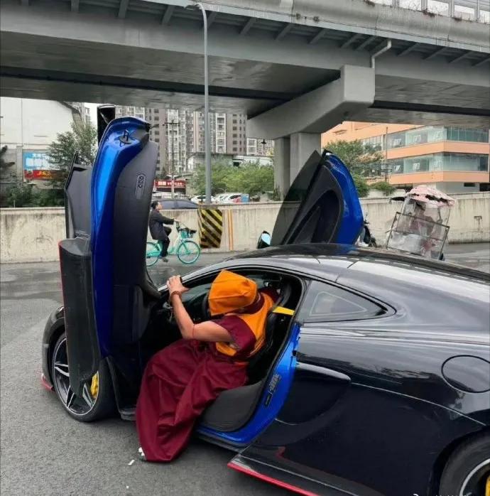 没有哪个男人拒绝的了超跑，出家人也是一样！